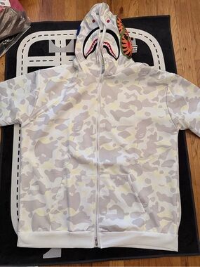 White & Light Gray Camo Zip Hoodie with Shark-Graphic Hood Size L